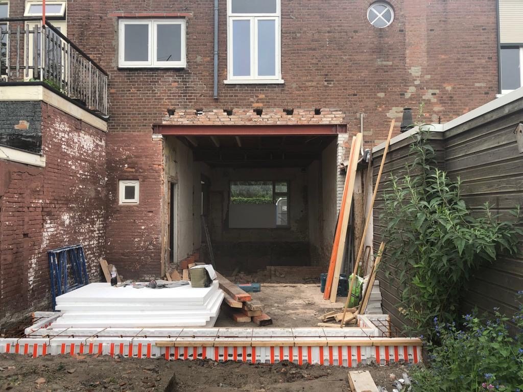 complete verbouwing en aanbouw oude tussenwoning